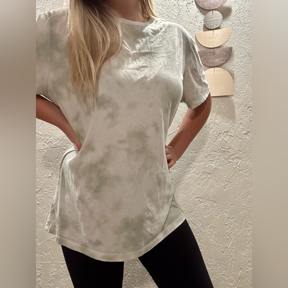 Goodfellow Size Large Short sleeve T-Shirt. Green and White Tye Die.